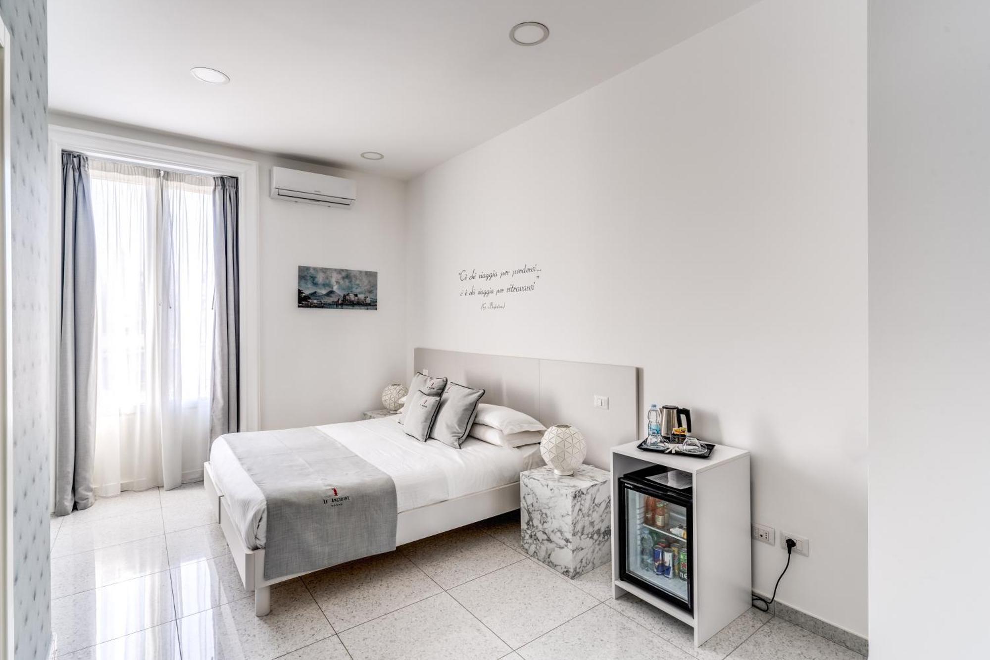 נאפולי Le Angioine Rooms מראה חיצוני תמונה